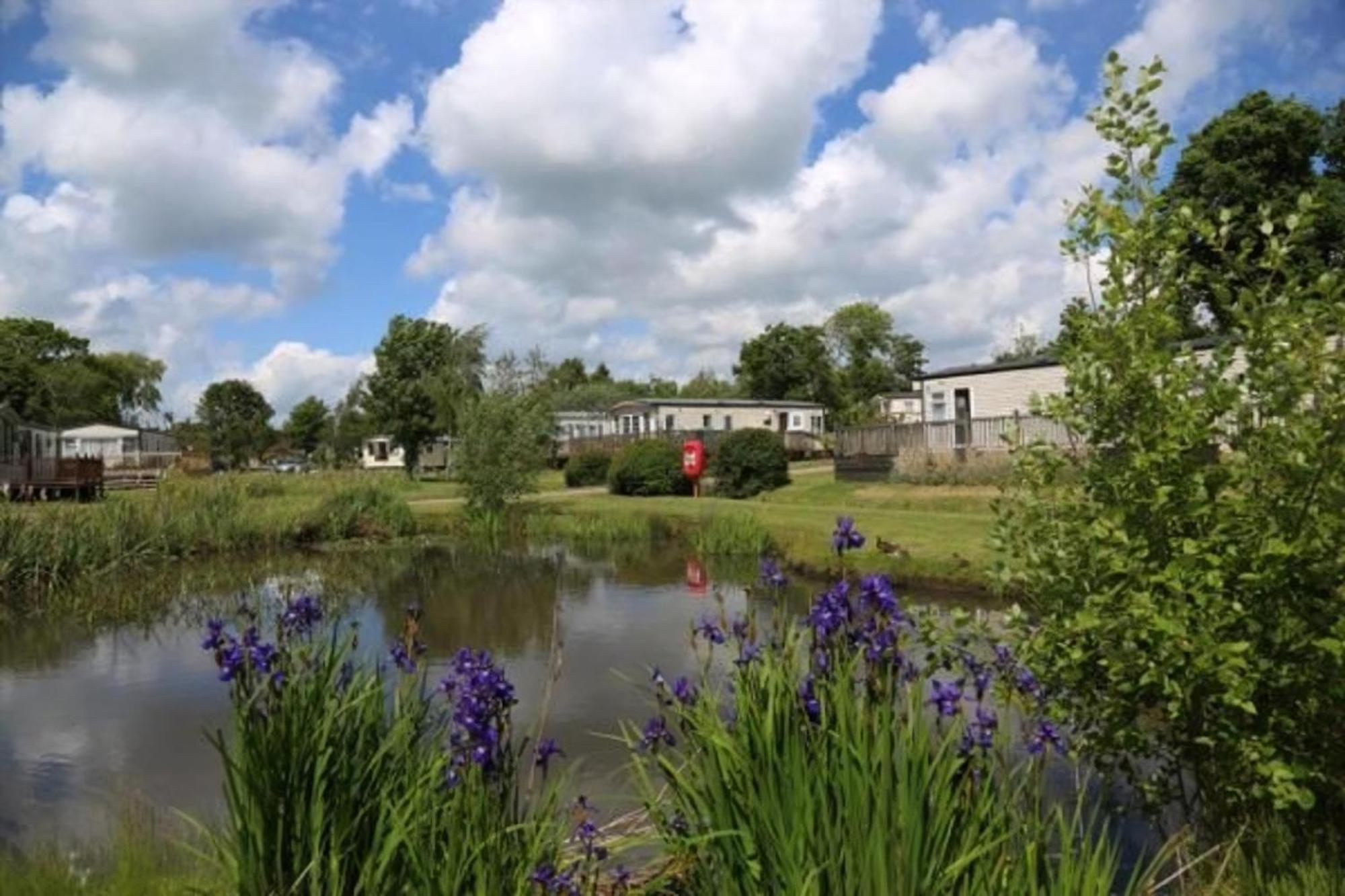 Stunning Lodge With Free Wifi For Hire At Carlton Meres In Suffolk Ref 60013M Saxmundham Exterior photo