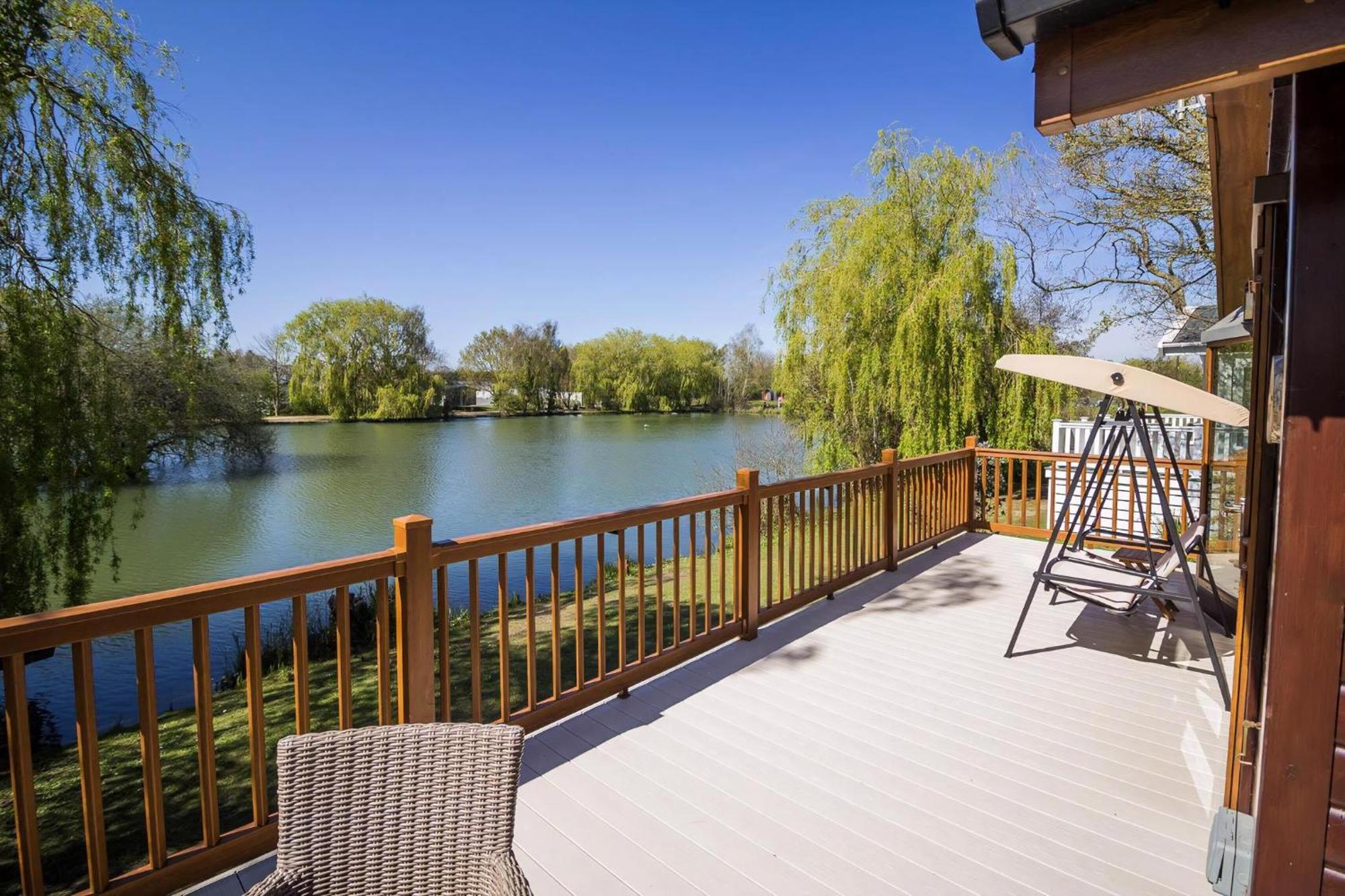 Stunning Lodge With Free Wifi For Hire At Carlton Meres In Suffolk Ref 60013M Saxmundham Exterior photo
